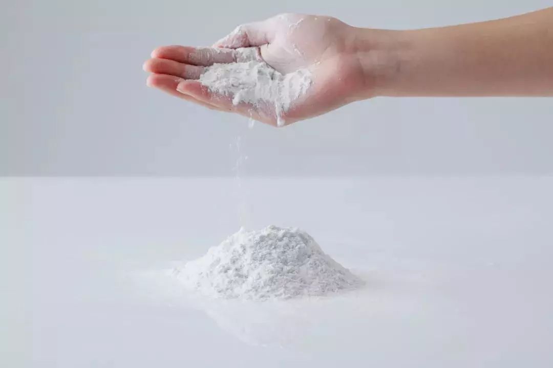 用了几年的火山泥一洗白,用火山泥洗澡