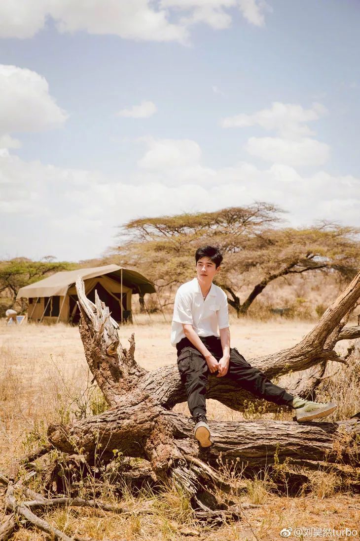 时髦办|穿上昊然弟弟的方领白衬衫，我有初恋的感觉