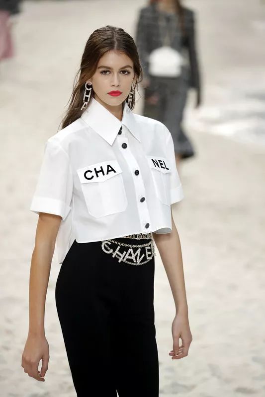 杩欎欢琛ｆ湇鍒板簳鏈夊濂界┛,杩欎欢琛ｆ湇鐨勫崠鐐瑰湪鍝噷