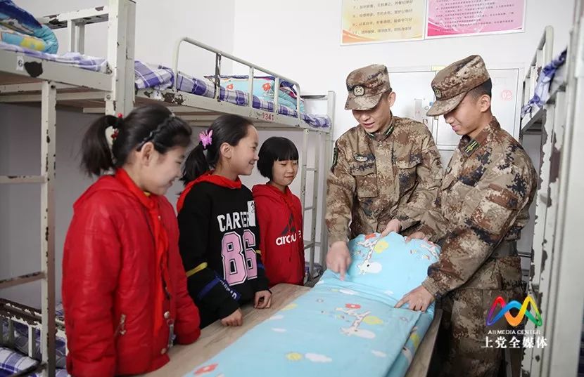 兵哥哥进大学视频,兵哥哥把被子叠成豆腐块