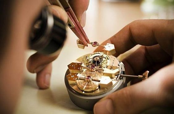 代购15000元被判刑,男子走私名表罚款180万