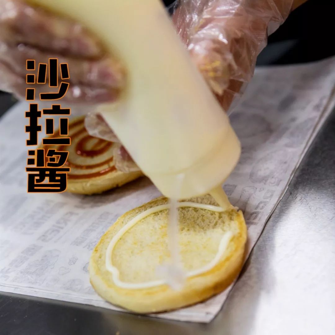 炸鸡汉堡披萨大餐,炸鸡汉堡跟披萨