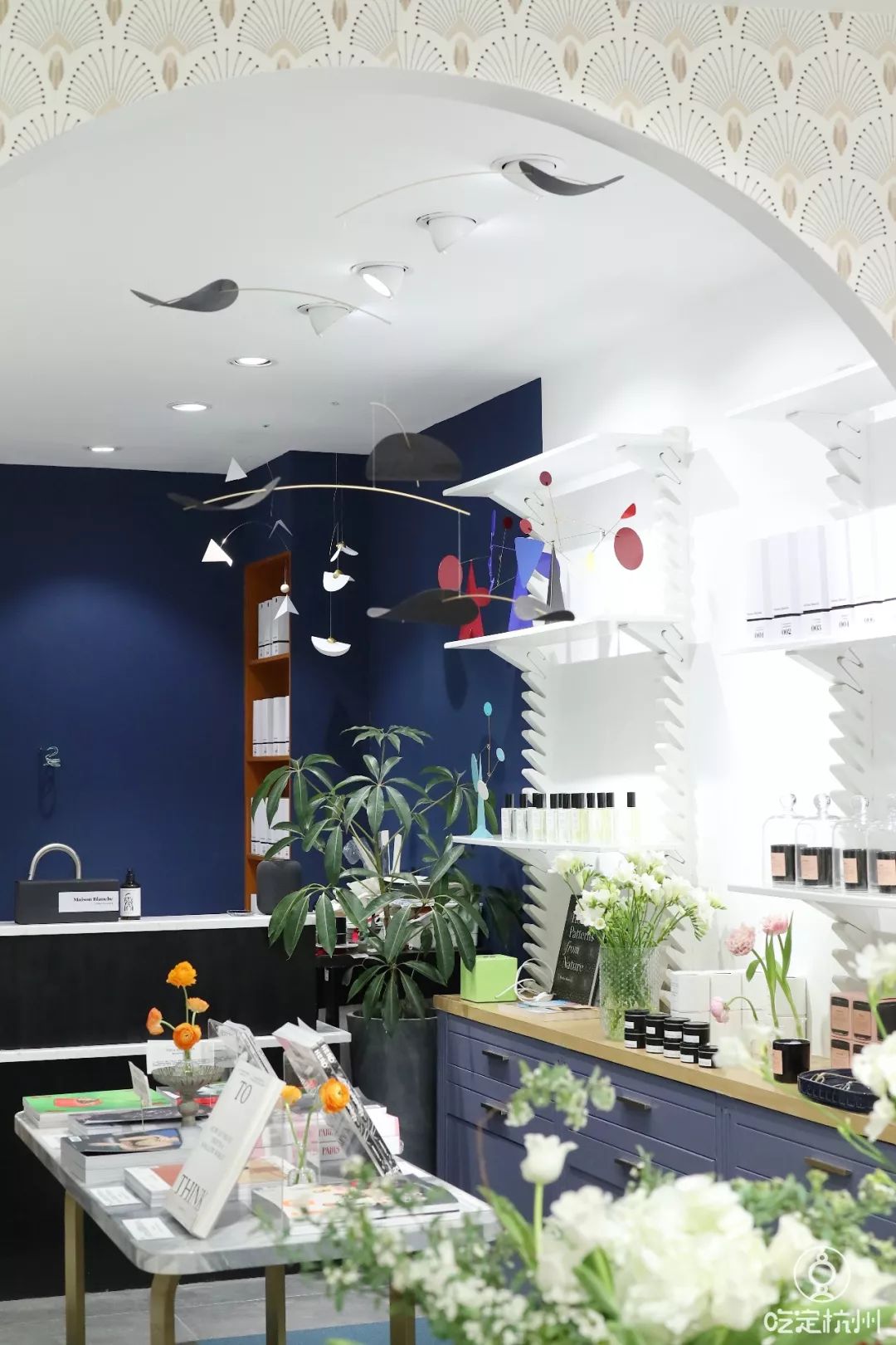 杭州新开一家藏着世界顶尖香薰品牌的集合店！get拿破仑、玛丽皇后同款，美到一秒穿越法国
