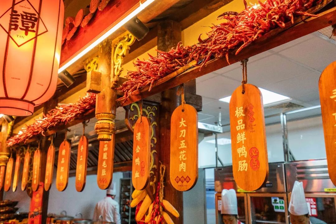 谭鸭血24小时营业,日均排队3h的谭鸭血来宁波了