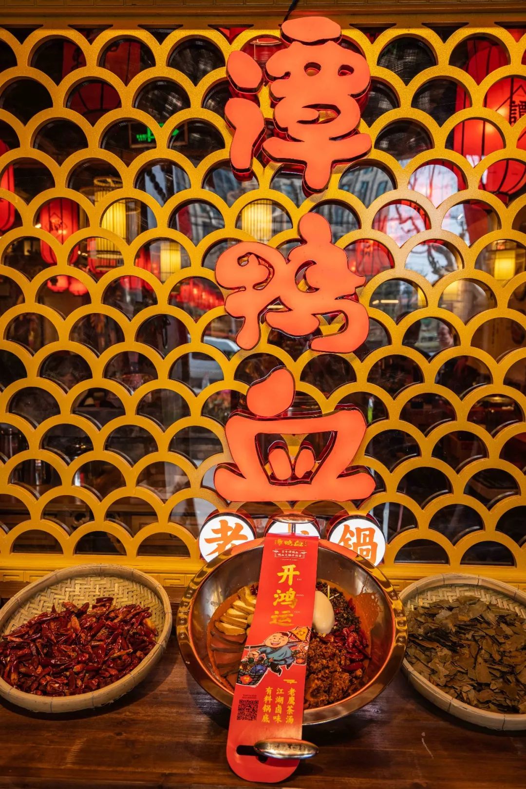 谭鸭血24小时营业,日均排队3h的谭鸭血来宁波了