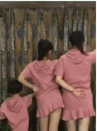 正经GIF囧图:女人不要和男人比骚,地铁上的泳装让人把持不住