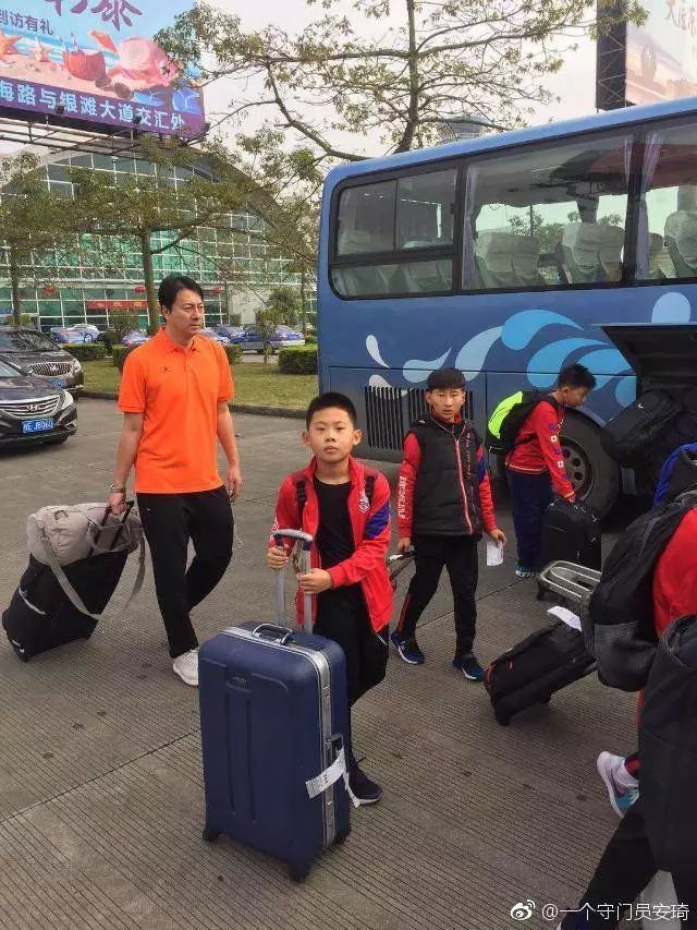 前国门安琦家的樱桃又来啦！为了孩子，他用守护球门的双手，种出了汁多甘甜的超好吃樱桃