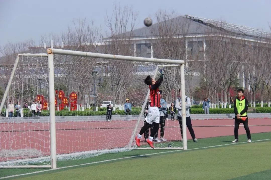 我们只是一群热爱足球的少年,我们这十年足球少年