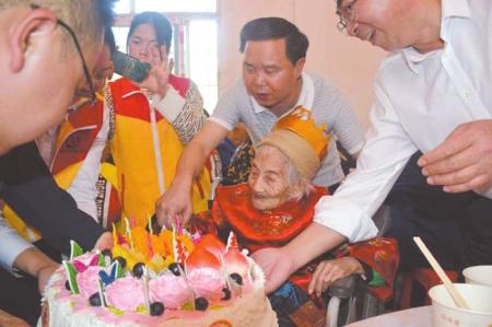 南充市116岁老人,四川南充老人过生日