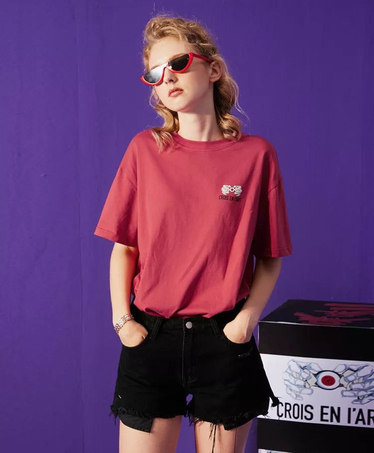 刘雯*服私**里出镜率最高的三种风格短袖，就这么穿了！