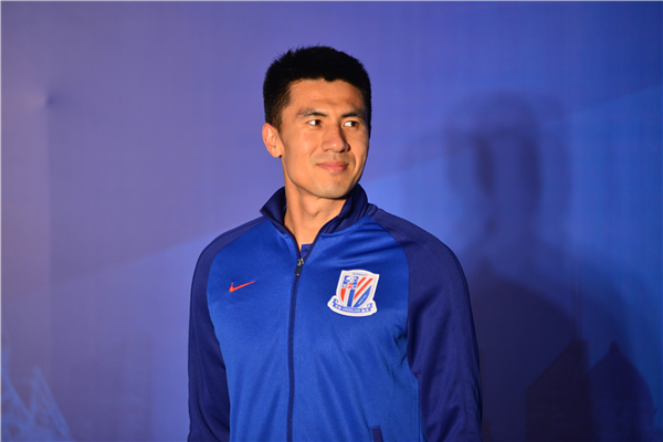 当过队医做过翻译，王伟靠什么走上“逆袭之路”？