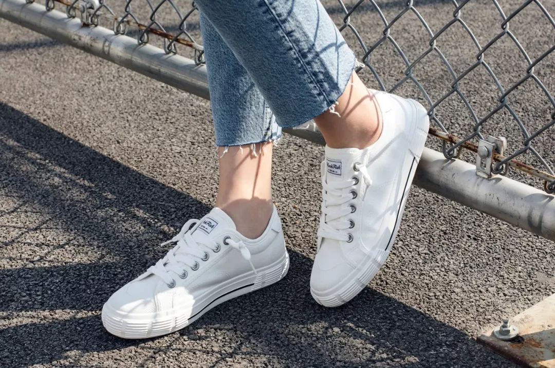 凯特王妃同款帆布鞋,梅根王妃穿什么鞋好看