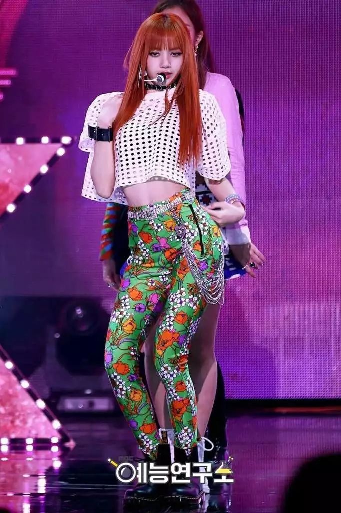 韩国小姐姐温柔白裙穿搭,穿制服很有气质的韩国小姐姐