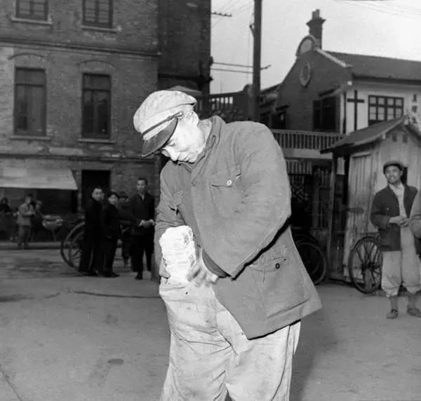 民国恶性通胀老照片,民国上海通货膨胀照片