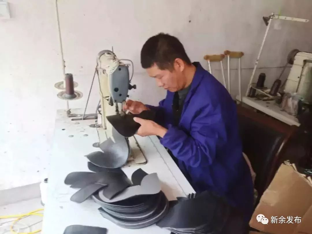 在厂里做小生意,在小工厂工作