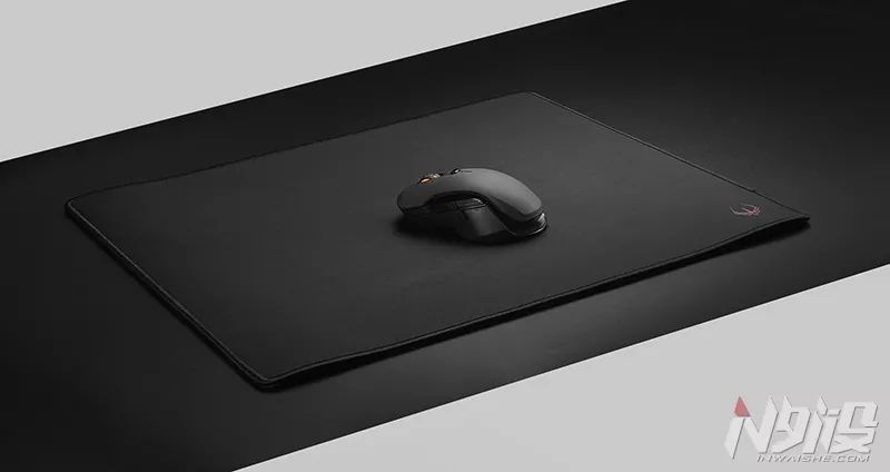 大牌游戏鼠标测评,火线竞技铝制金属游戏鼠标垫