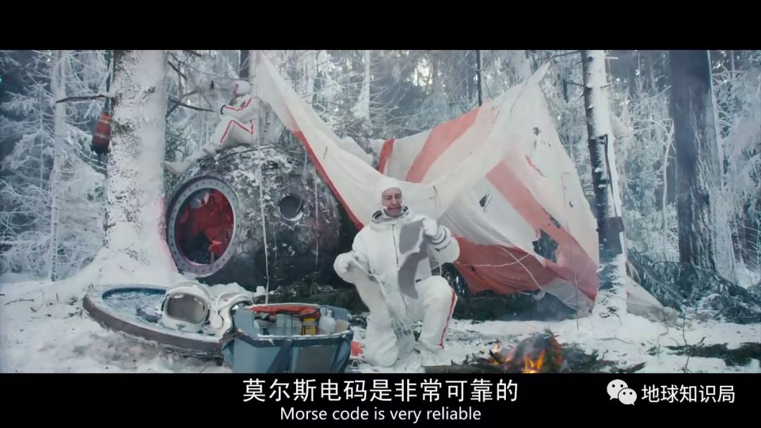 宇航员不小心掉进太空中,宇航员工作时不小心摔下太空