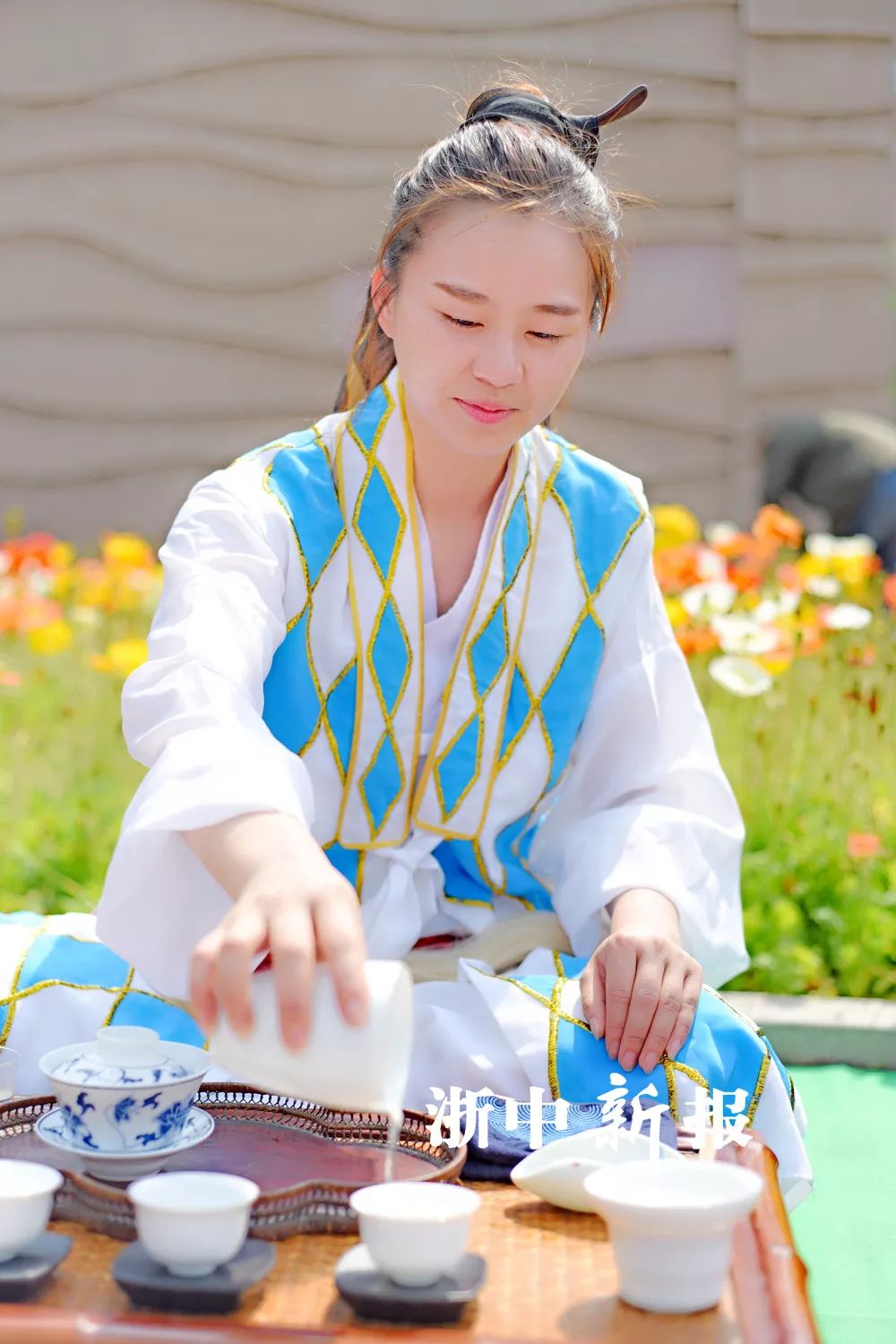 来杯谷雨茶？爱喝茶的小姐姐颜值都不低哟！