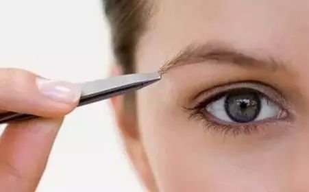 从眉毛看出疾病的征兆,小孩掉眉毛可能是大病预兆