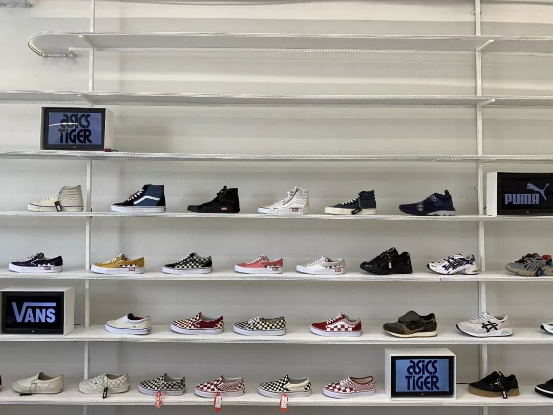 泰国最大球鞋店,泰国曼谷球鞋实体店