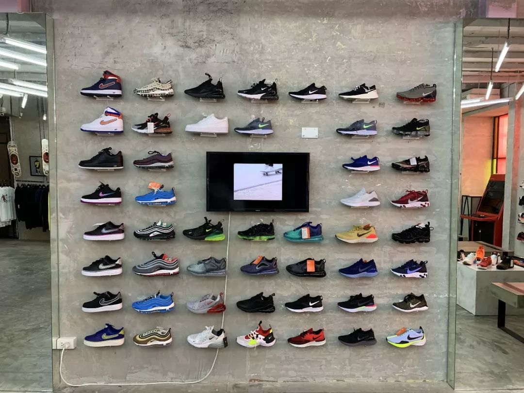 泰国最大球鞋店,泰国曼谷球鞋实体店