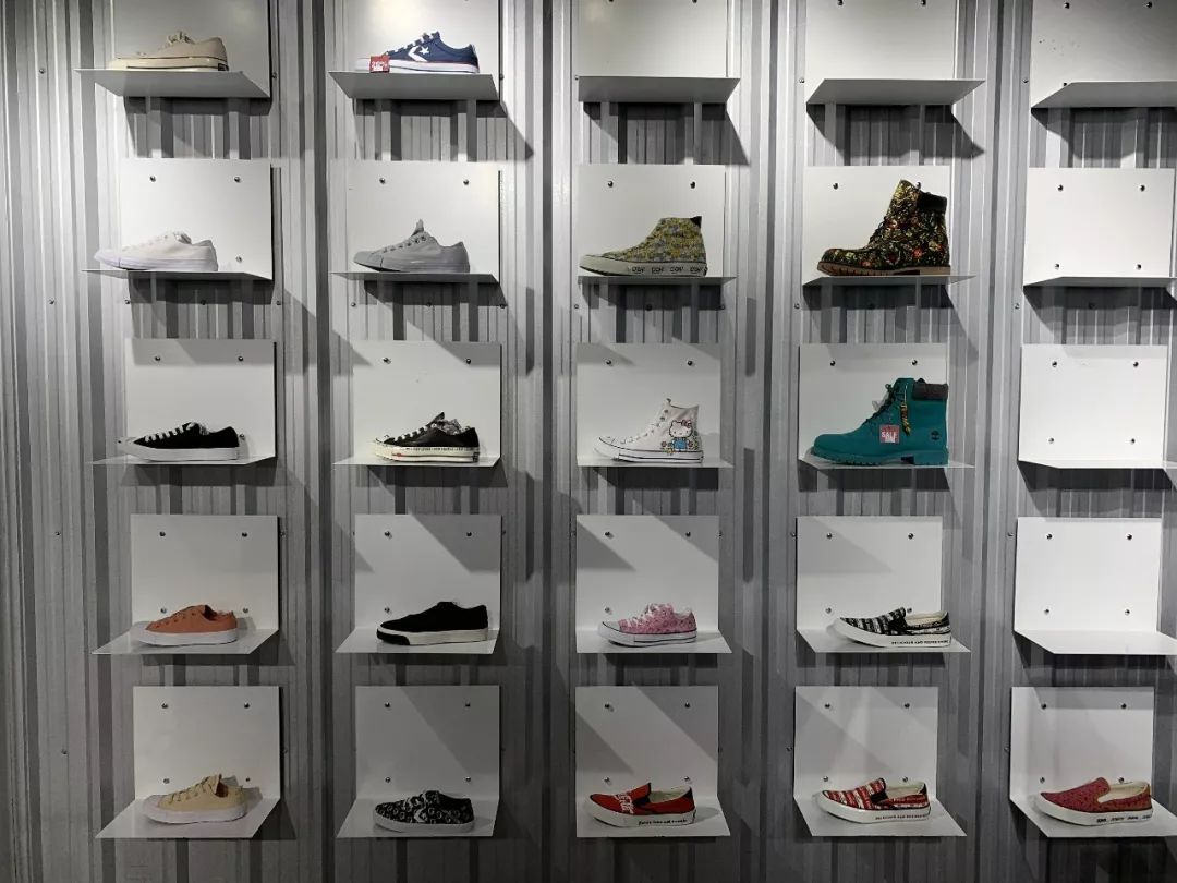 泰国最大球鞋店,泰国曼谷球鞋实体店