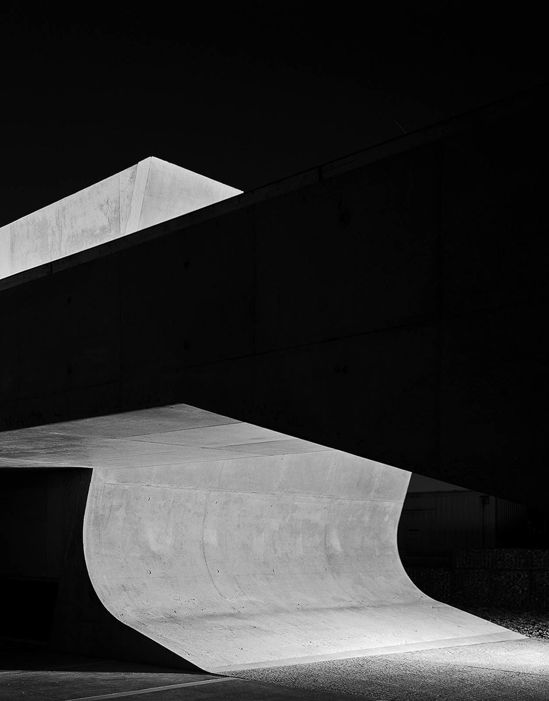 房子在她的镜头里变得生动，来看建筑摄影师埃莱娜30年作品展