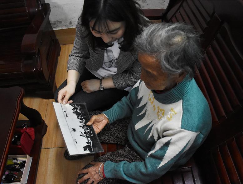 送解放军过江的大辫子姑娘,送亲人的大辫子