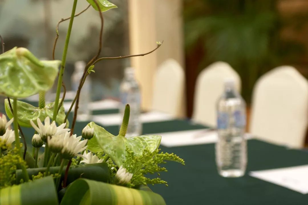 【资讯】银泰酒店喜获“建国70周年·70个品牌酒店金手指奖”