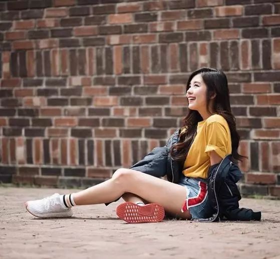 拍出大长腿怎么操作,拍出逆天长腿照只需一点点小技巧