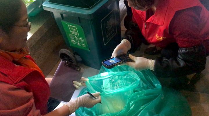 实招③丨10个较真志愿者管好712户！毓秀家园分类准确率98%