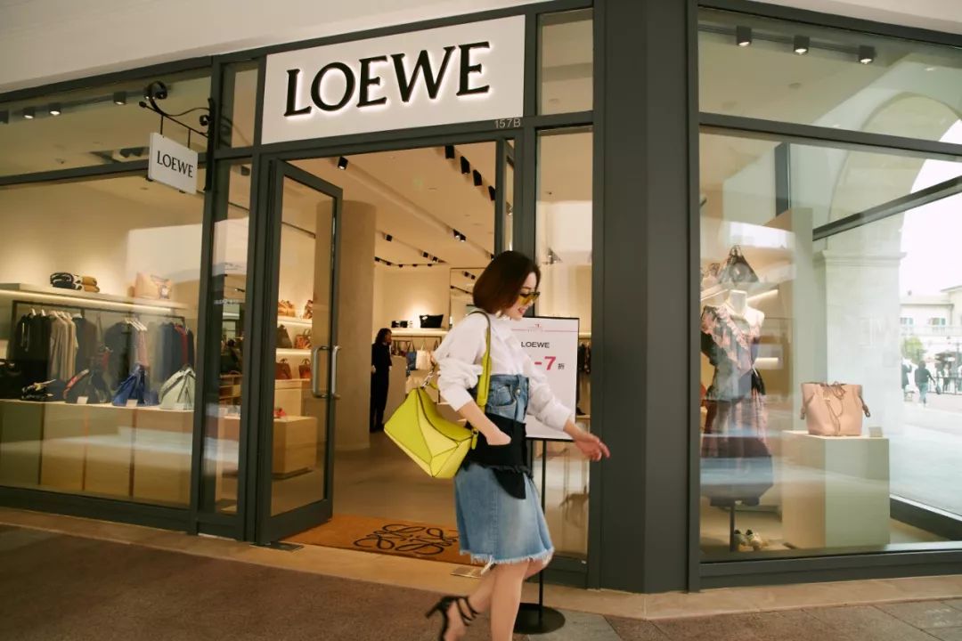 怎么穿让人看起来很贵,怎样穿看起来既普通又好看