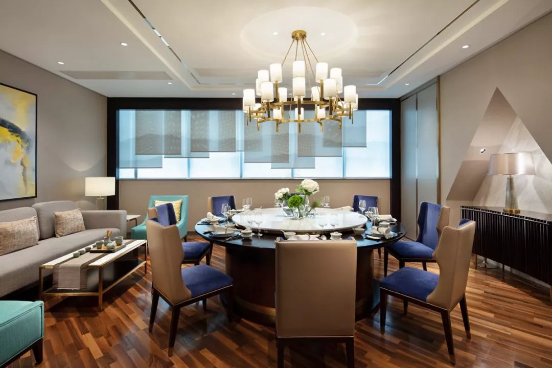 在重庆之巅，住云端奢居吃米其林大餐，刷新山城奢华新高度！