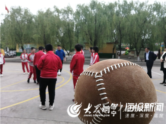 青春力量“助攻”足球精神射出一记社会文明“世界波”