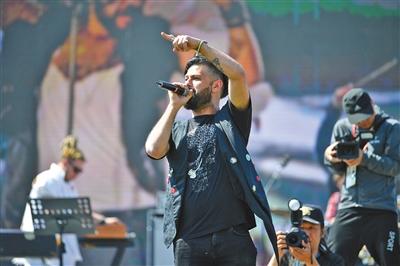 世园会非遗展品融入冬奥元素燕京八景制成书签