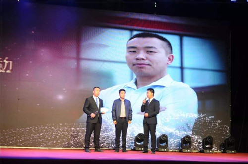 示范区：专访中铁十六局一公司“青年功勋”安祥