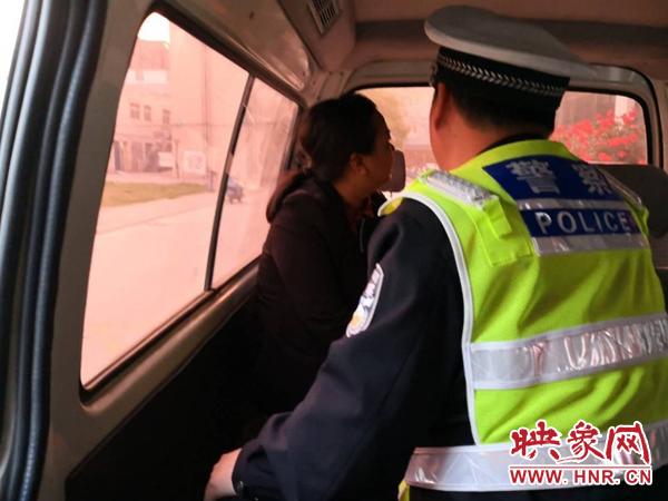 精神病高速上跳车民警暖心救助,少女高速上欲轻生蜀黍及时救助