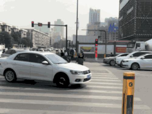 西安抓拍行人闯红灯,西安抓拍闯红灯视频