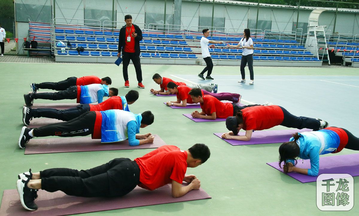 奥林匹克体育中心为来京建设者送上健身大礼包3000人前去领取