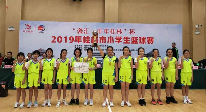 桂林小学篮球比赛,气势如虹开门红展示