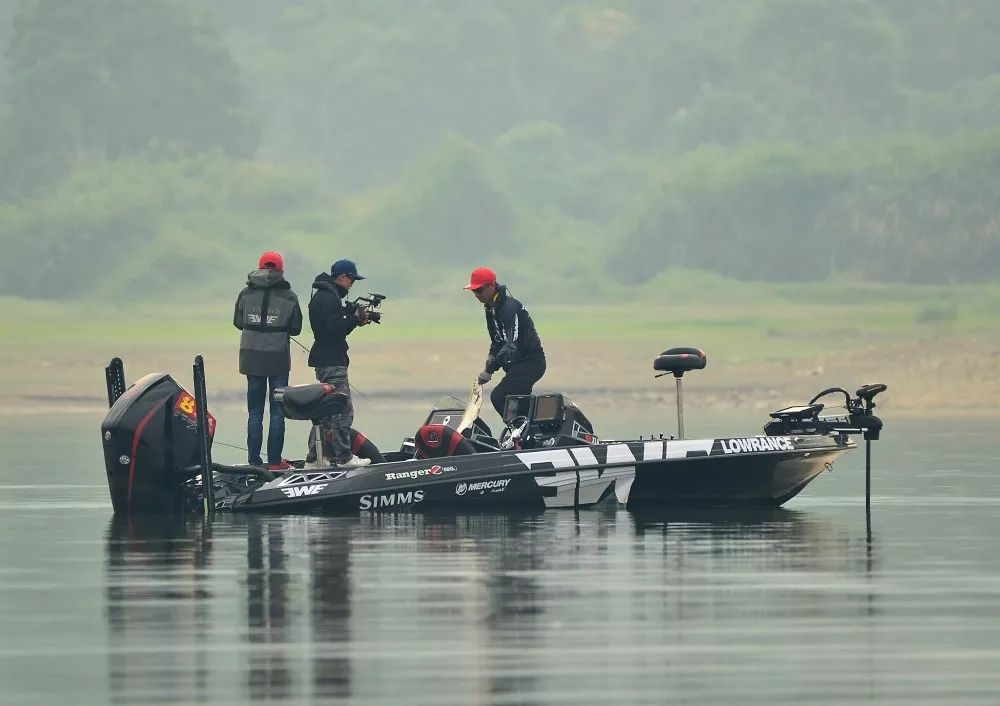 荣耀冠军夺冠,荣耀摘得年度盛典比赛
