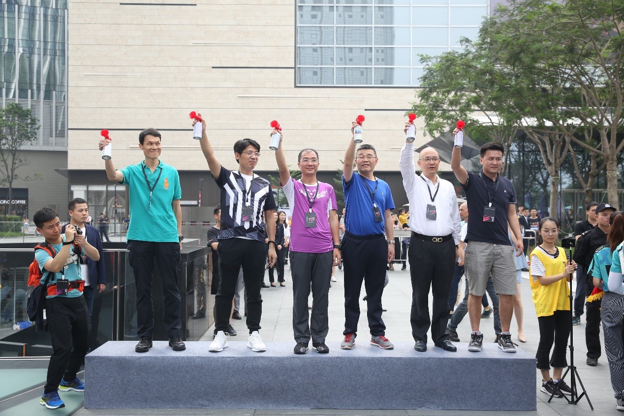 今天这500人在深圳湾畔比拼“跑”楼梯