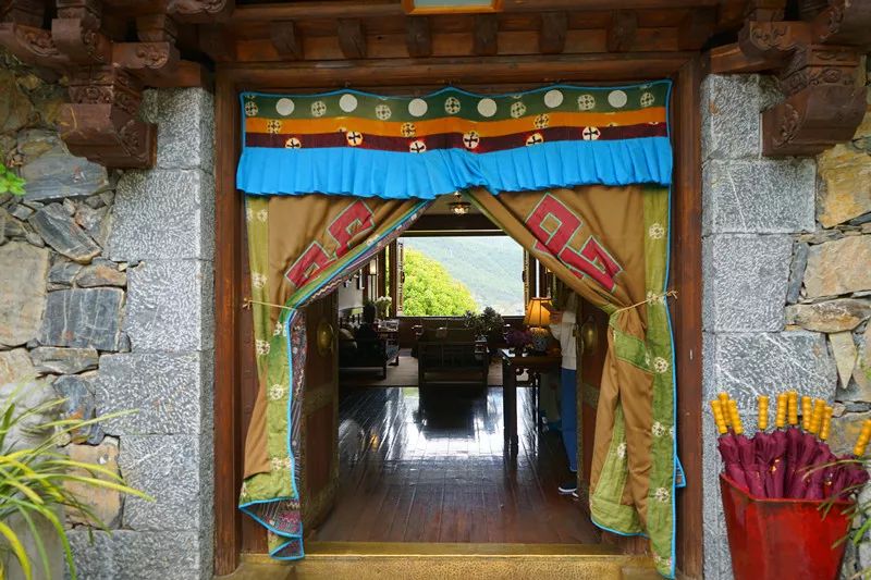 从丽江到茨中：菜场买恶魔果实、修道院酿酒士、高原油泼面……开启了无数的第一次|香格里拉环线（上）