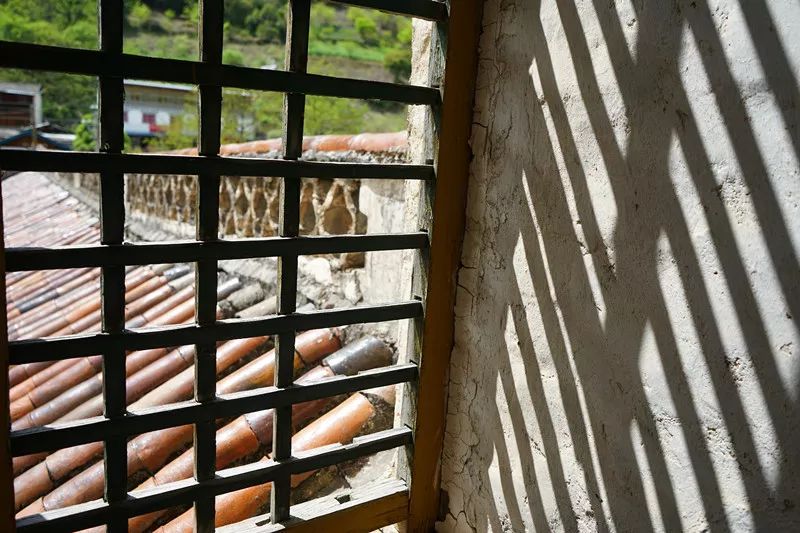 从丽江到茨中：菜场买恶魔果实、修道院酿酒士、高原油泼面……开启了无数的第一次|香格里拉环线（上）