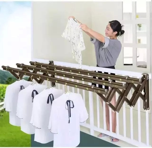 阳台晒衣服顺序,阳台上晒衣服的顺序有什么讲究吗