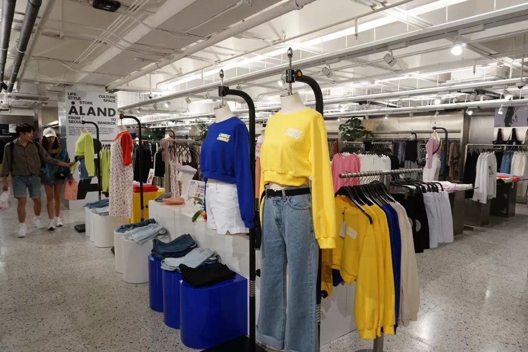 泰国有什么值得买的包,泰国必吃的十大潮牌