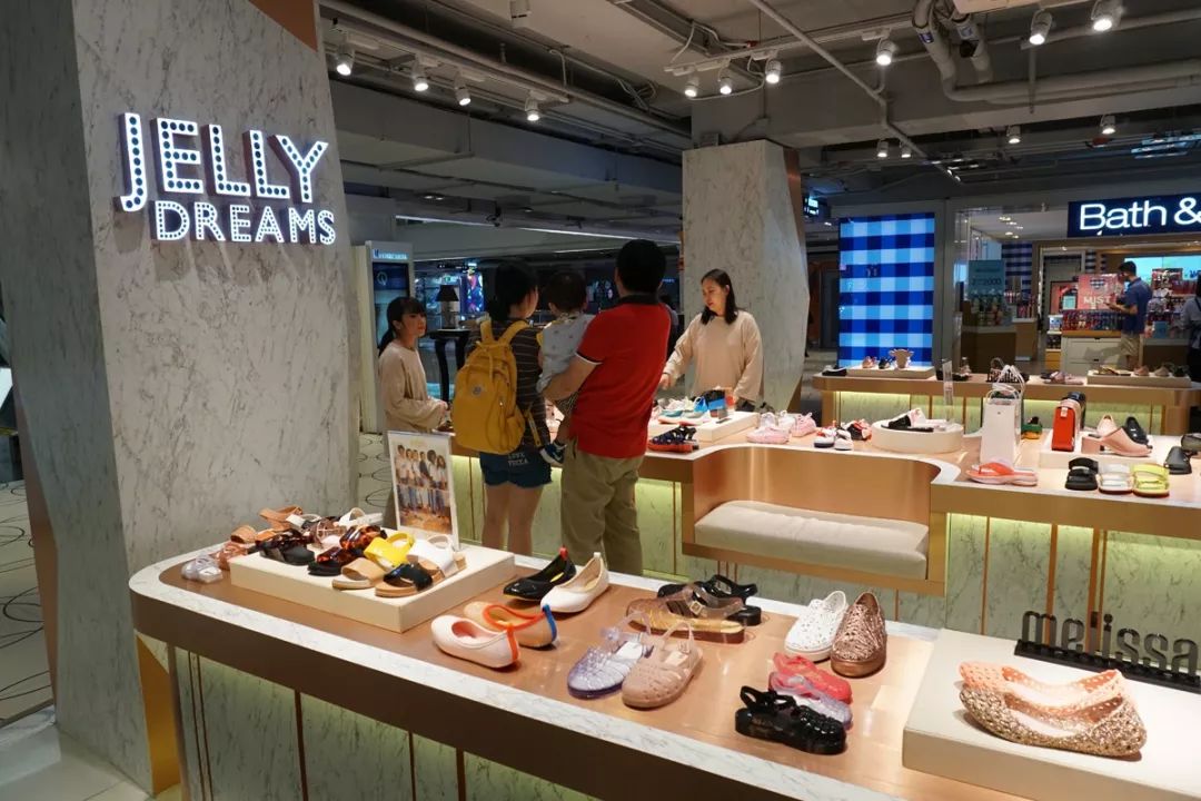 泰国有什么值得买的包,泰国必吃的十大潮牌