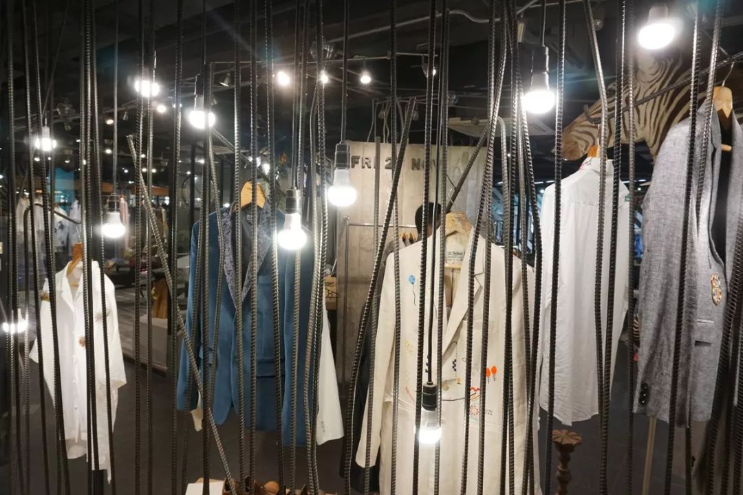 泰国有什么值得买的包,泰国必吃的十大潮牌