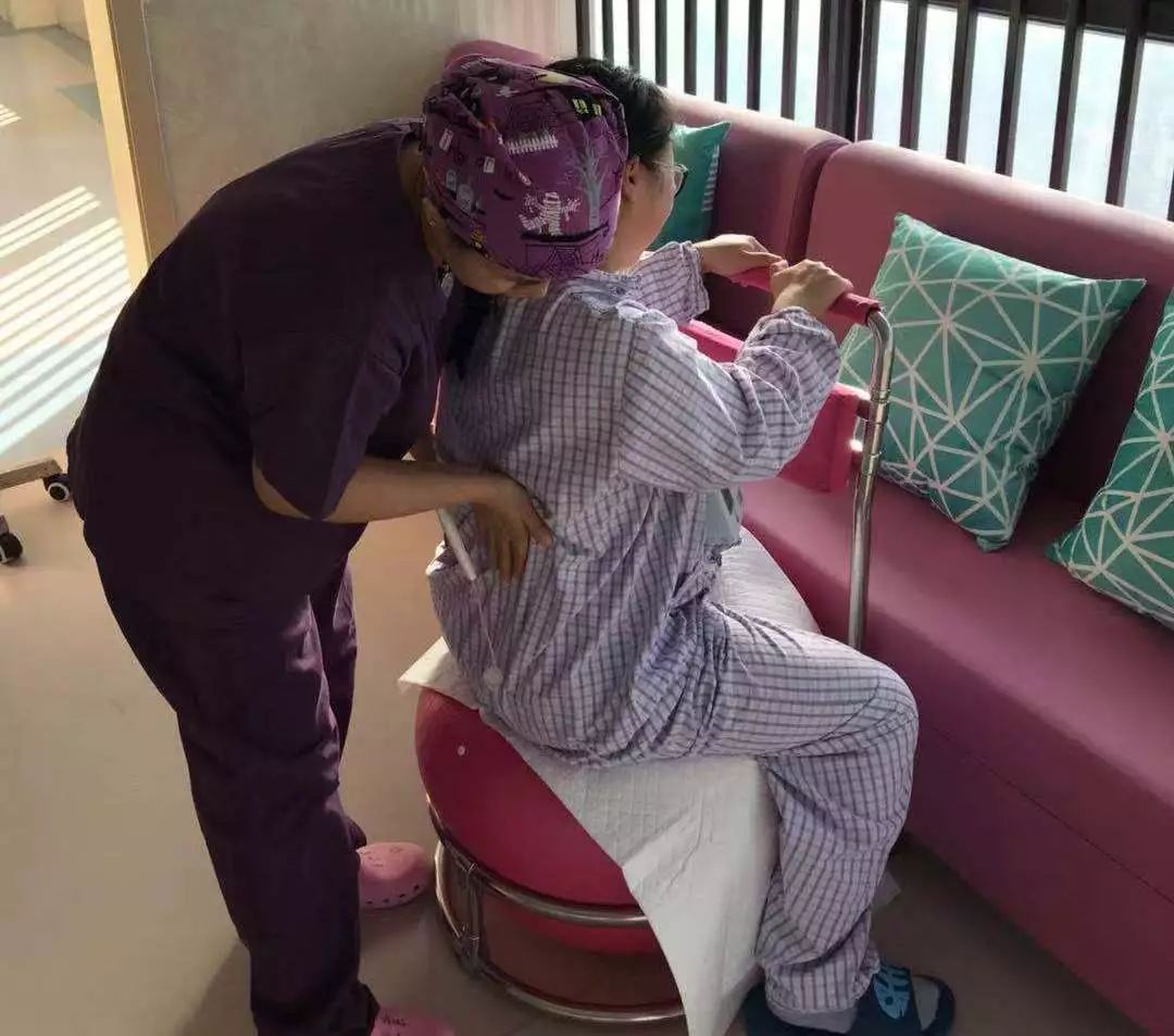 跨越四年,兄弟俩竟同是这位‘石头埠’的助产士接生的……