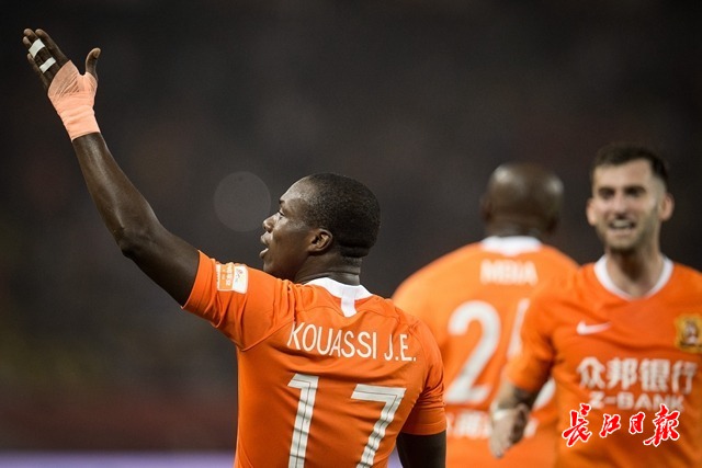 中超广州恒大对战武汉卓尔,惹不起的下半场恒大